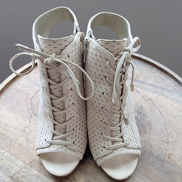 Sam Elderman Ennette lace up booties - Picture 2 of 9